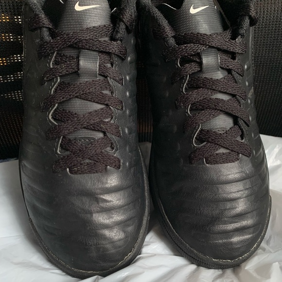 NIKE TIEMPO-X KIDS UNISEX YOUTH HARD COURT SOCCER INDOOR BLACK CLEATS TURF 2.5Y - Picture 2 of 6